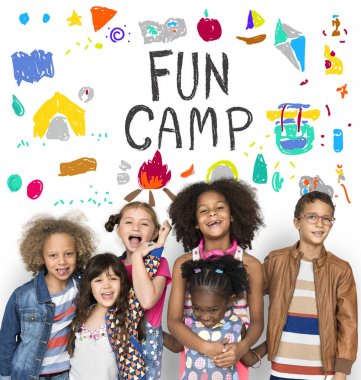 birlikte oynayan çok ırklı çocuklar