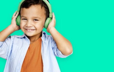 Çocuk müzik dinleme 