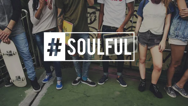 şık insanlar birlikte ayakta