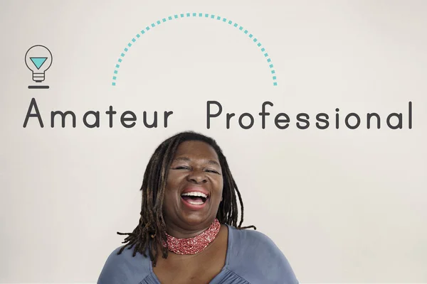 Γελώντας αφρικανική αμερικανική γυναίκα — Φωτογραφία Αρχείου