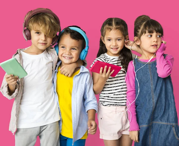 Kinder hören Musik — Stockfoto