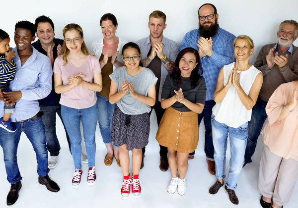 Diverso grupo de personas juntas — Foto de Stock