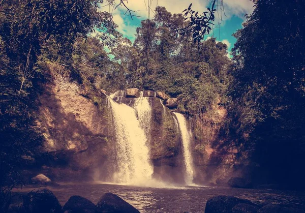 Přírodní Venku Lesní Vodopád Krásné Malebné Originální Sada Fotek — Stock fotografie
