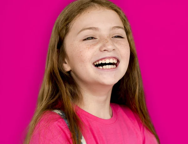 Menina sorridente adorável — Fotografia de Stock