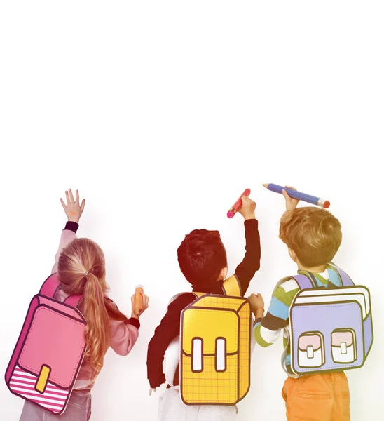 Osztálytársaival és papír táskák — Stock Fotó
