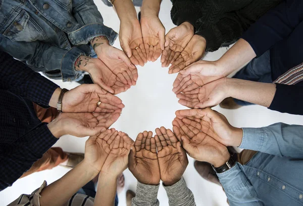 Mensen handen samen — Stockfoto