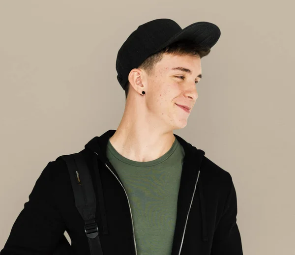 Χαμογελαστός ο τύπος έφηβο στο πλαίσιο της ΚΓΠ — Φωτογραφία Αρχείου