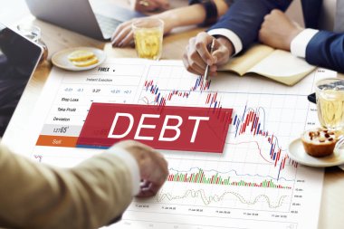 insanlar masada beyin fırtınası