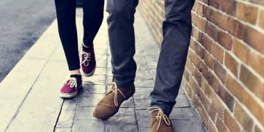 sokakta yürüme Çift