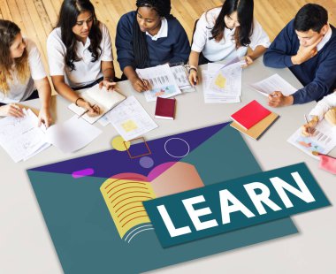 Masada okuyan öğrenciler