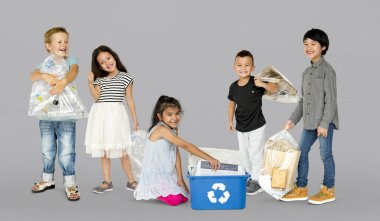 atık geri dönüşüm için çocuklarla