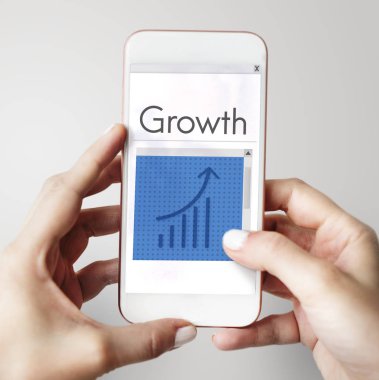 Elinde insan holding cep telefonu  