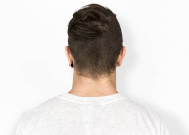 Stüdyoda ayakta adam