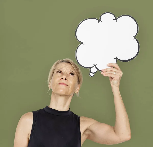 Zamyšlená žena držící myšlení bubliny — Stock fotografie