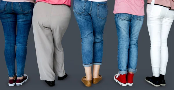 insan bacaklar üst üste duran 