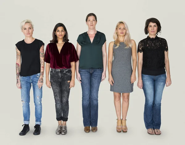 kadın çok ırklı grubu 