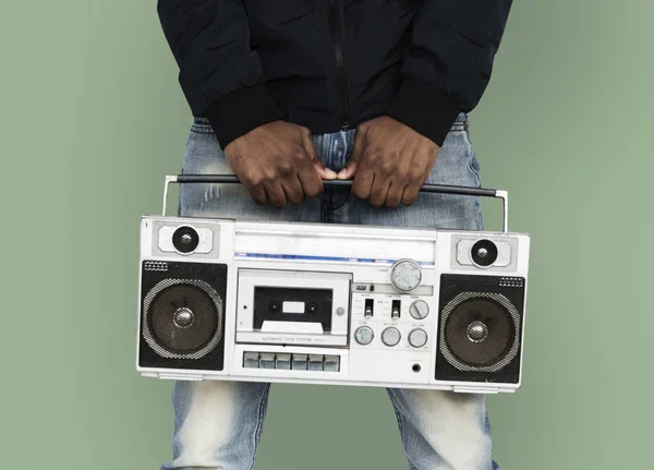 Afroamerikanska man med stereo — Stockfoto