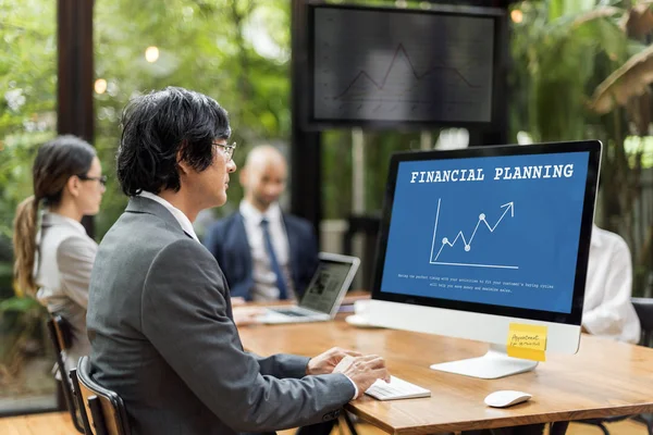 Businessman working on computer — Stock Photo, Image