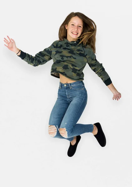 Kvinna hoppa i studion — Stockfoto