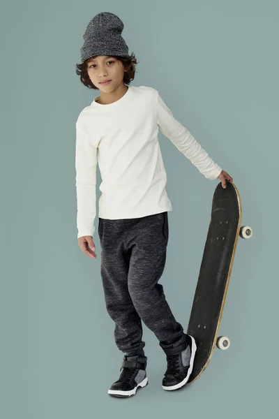 Little boy with skateboard — Stock Photo, Image