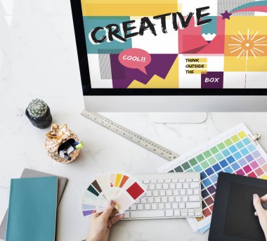 tasarımcı grafik tablası üzerinde çizim