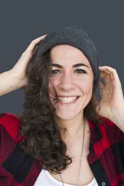 Güzel esmer kadın. 