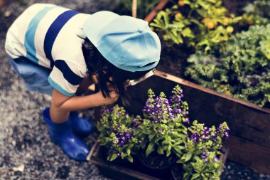 Çocuk Büyüteç'i kullanma 