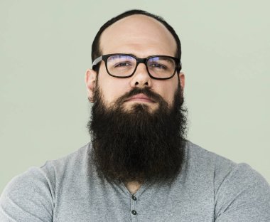 Sakallı yetişkin adam