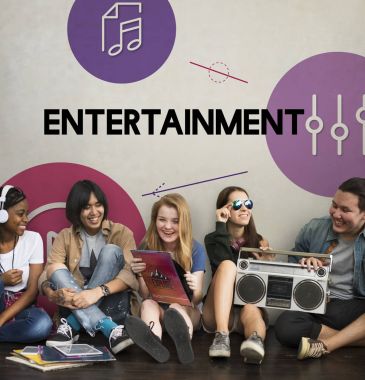 çok ırklı arkadaş birlikte eğleniyor