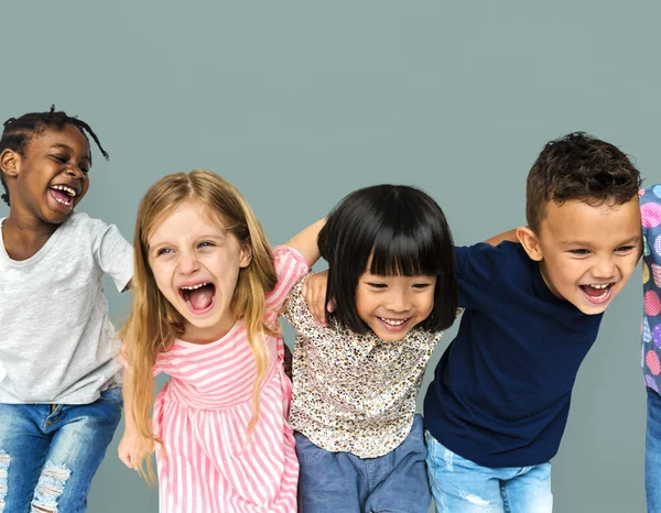 Multi-etnisch kinderen lachen — Stockfoto