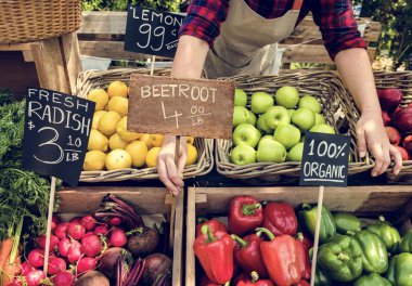 Manav Market ürünleri hazırlama
