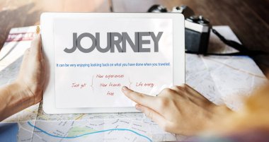 dijital tablet kullanan kadın