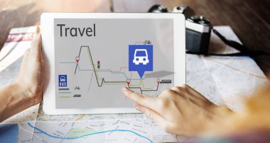 dijital tablet kullanan kadın