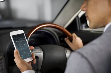 İşadamı mobil navigasyon Gps