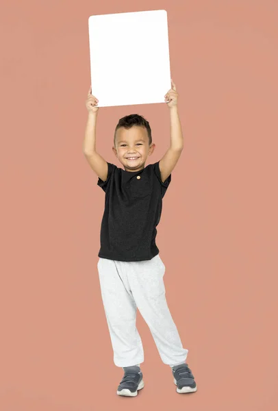 Jongen bedrijf leeg bord — Stockfoto