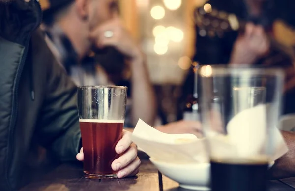 Man drinking beer — Stock Photo, Image