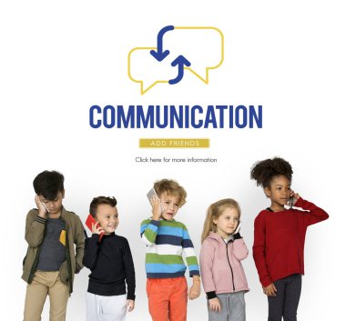 Çocuk akıllı telefonlar kullanarak