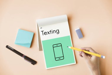 Defterde yazan kadın 