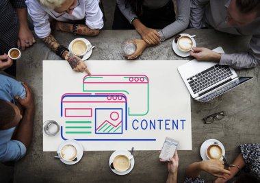 insanlar afiş üzerinde çalışma 