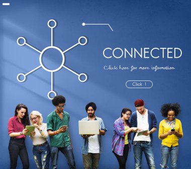 Dijital aygıtlar kullanan insanlar