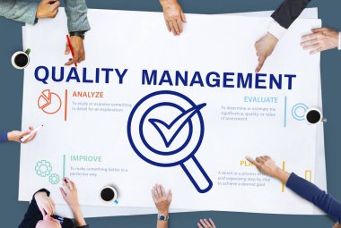 iş adamları tartışıyor