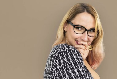 kadın el gülümsemeyle gizleme 