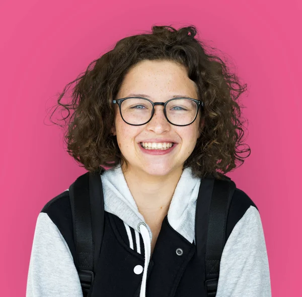Uśmiechnięta dziewczyna nastolatek w mundurze — Zdjęcie stockowe