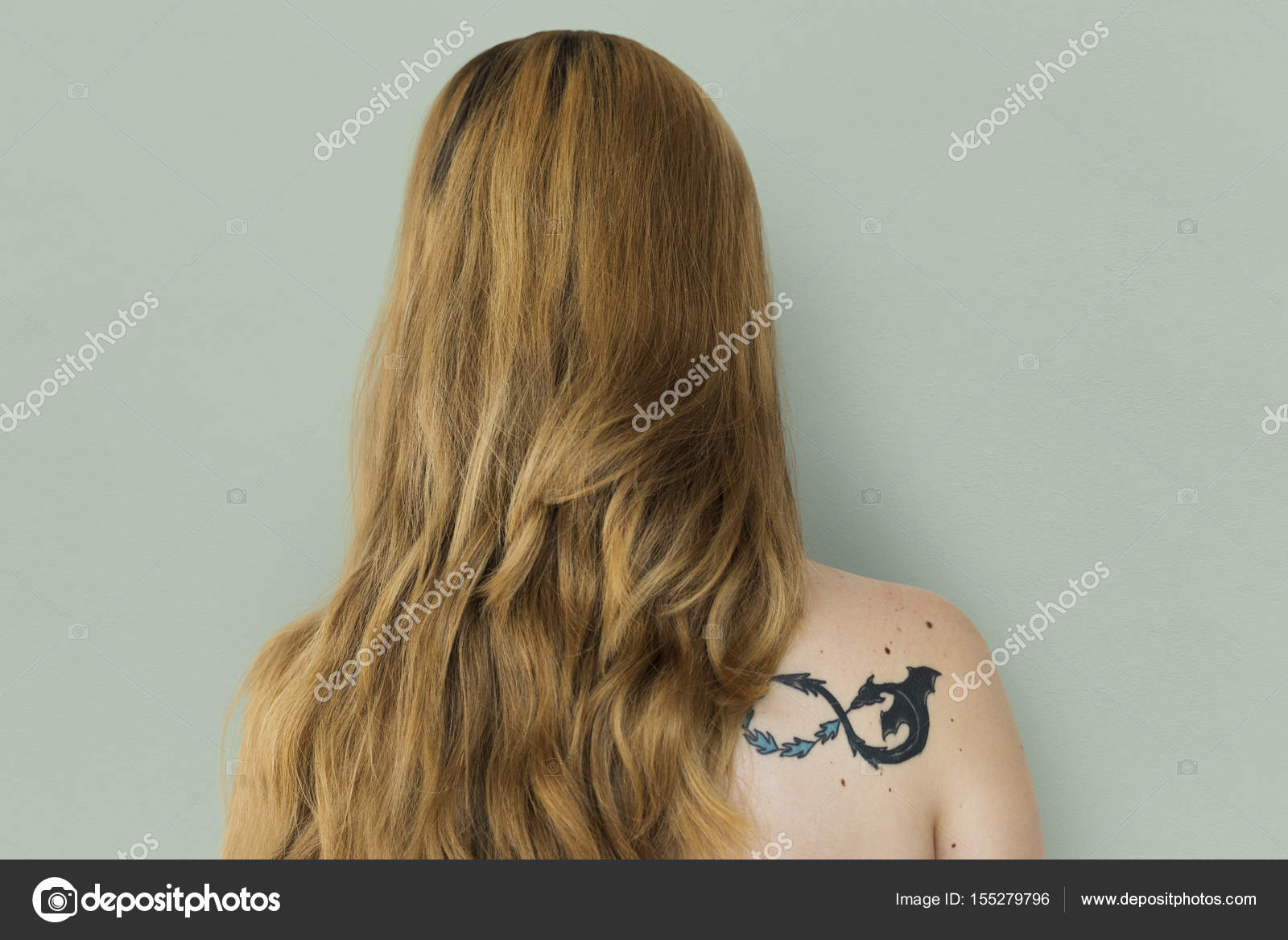 Femme Avec Tatouage Sur Dos Photographie Rawpixel 155279796
