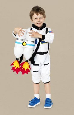 astronot kostüm jetpack ile çocuk