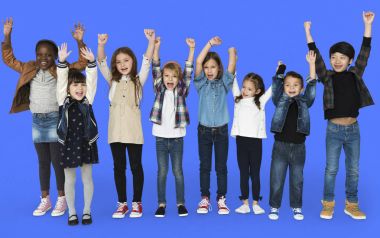 mutlu çok ırklı çocuklar