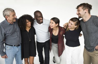 Çok ırklı bir grup insan