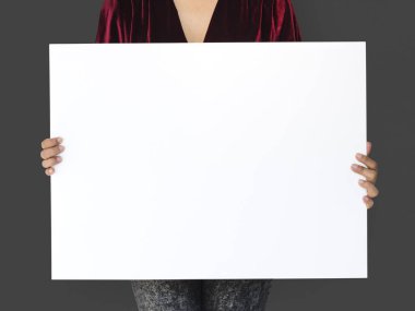 kadın holding beyaz bayrak