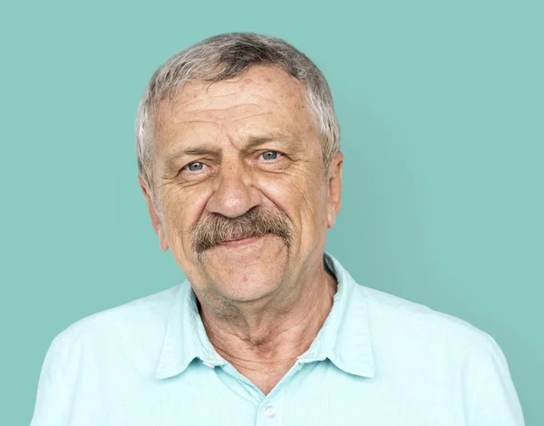 Старший мужчина с усами — стоковое фото