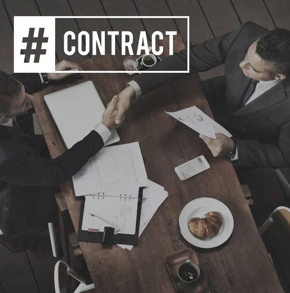 Businessmen shaking hands at meeting — Stock Photo, Image